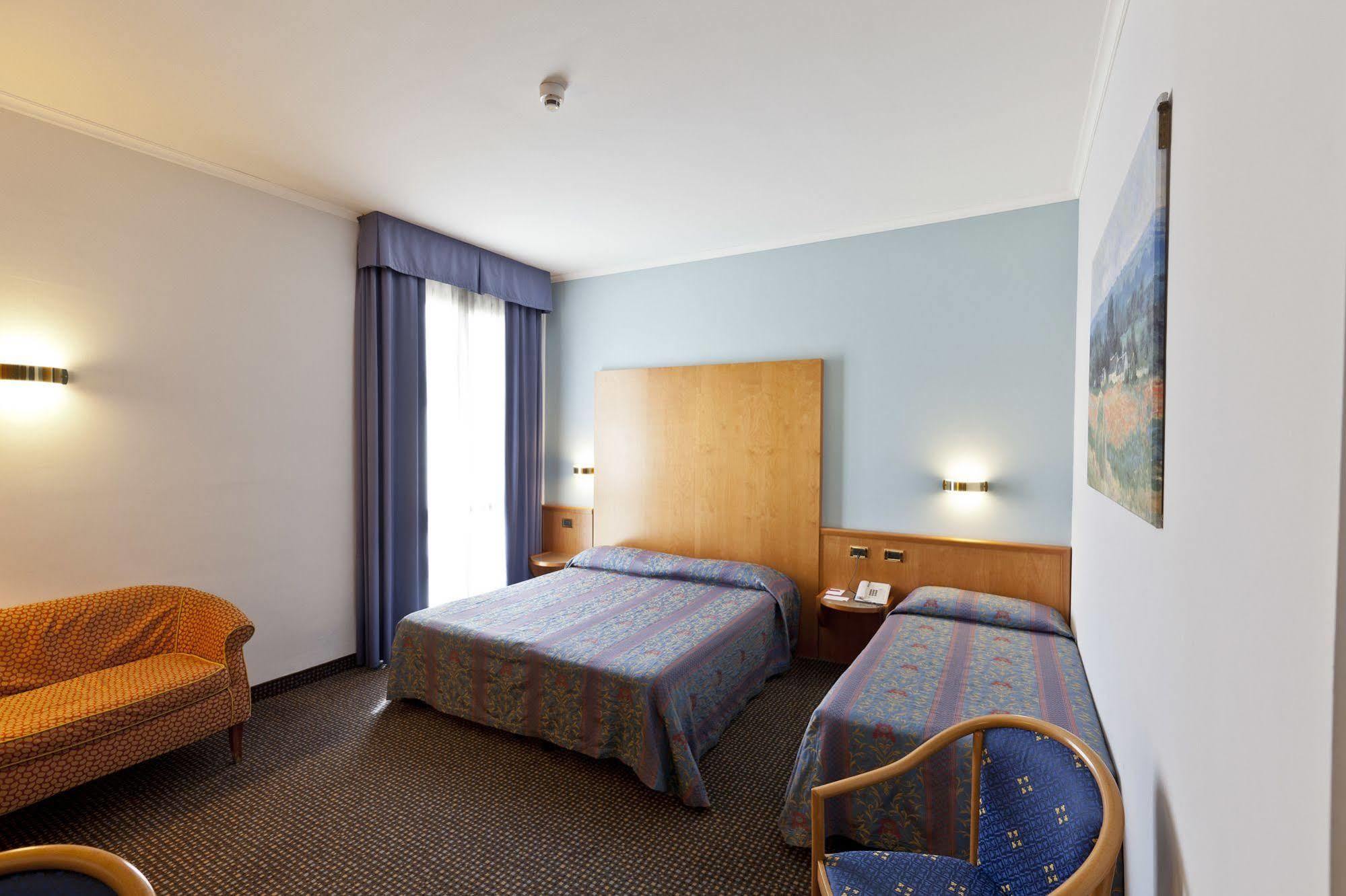 Una Hotels อ็อคคิโอเบลโล ภายนอก รูปภาพ