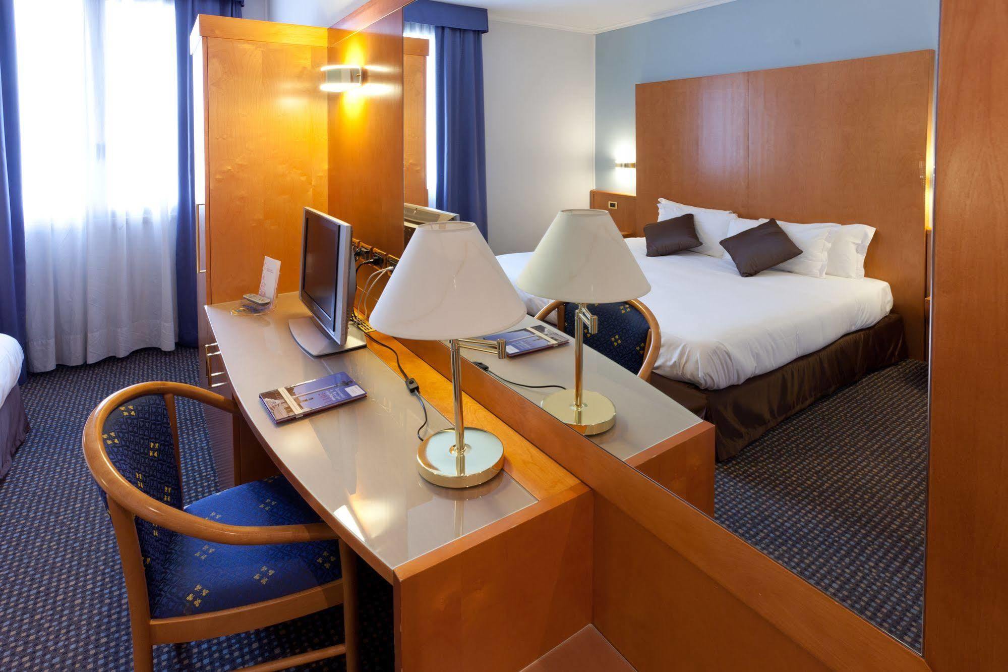 Una Hotels อ็อคคิโอเบลโล ภายนอก รูปภาพ